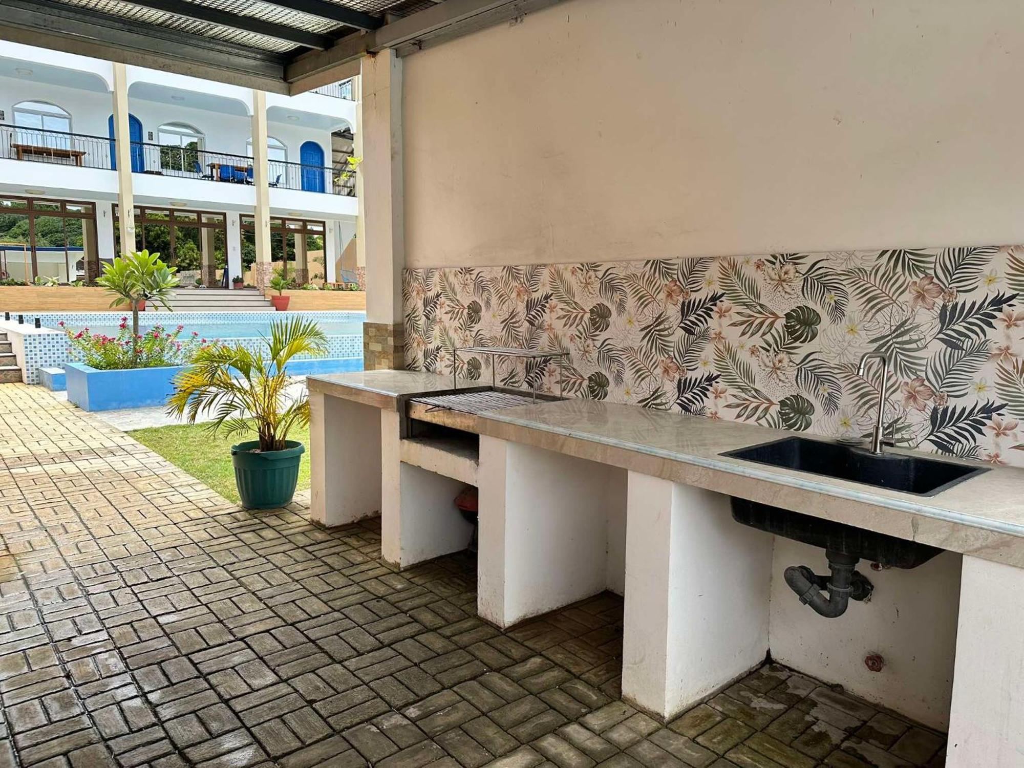 Aina Hannah Family Resort'S Greek Unit Calatagan ภายนอก รูปภาพ